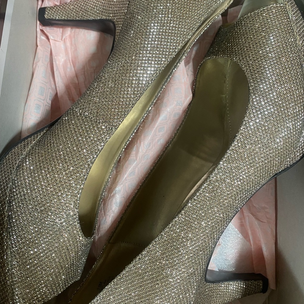 Bandolino gold peep toe heels